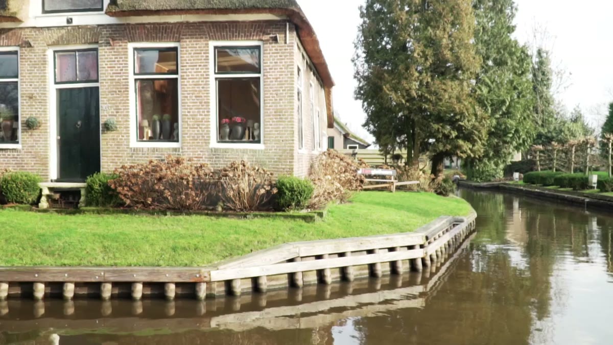 Gepflegtes Haus mit Garten am Wasser